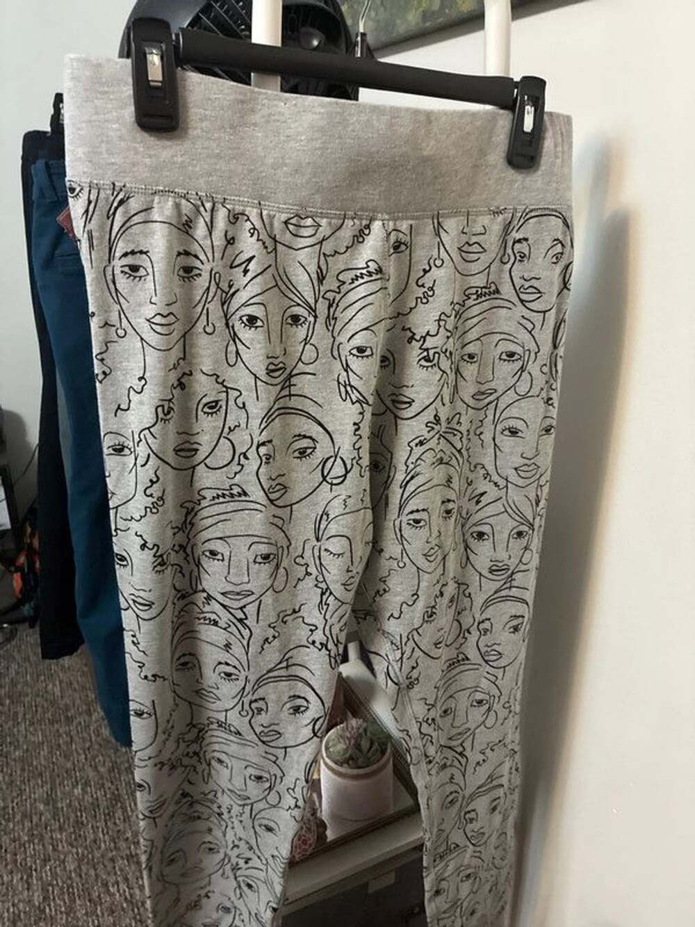 Women’s NWT well worn xl gray faces leggings black history month